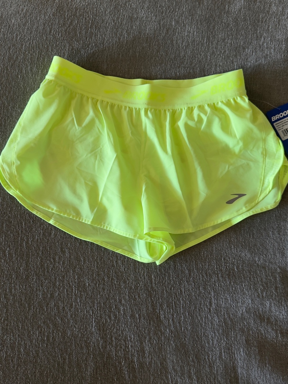 Brooks Women's Breakaway 2.5" Shorts size M NWT - Picture 6 of 9